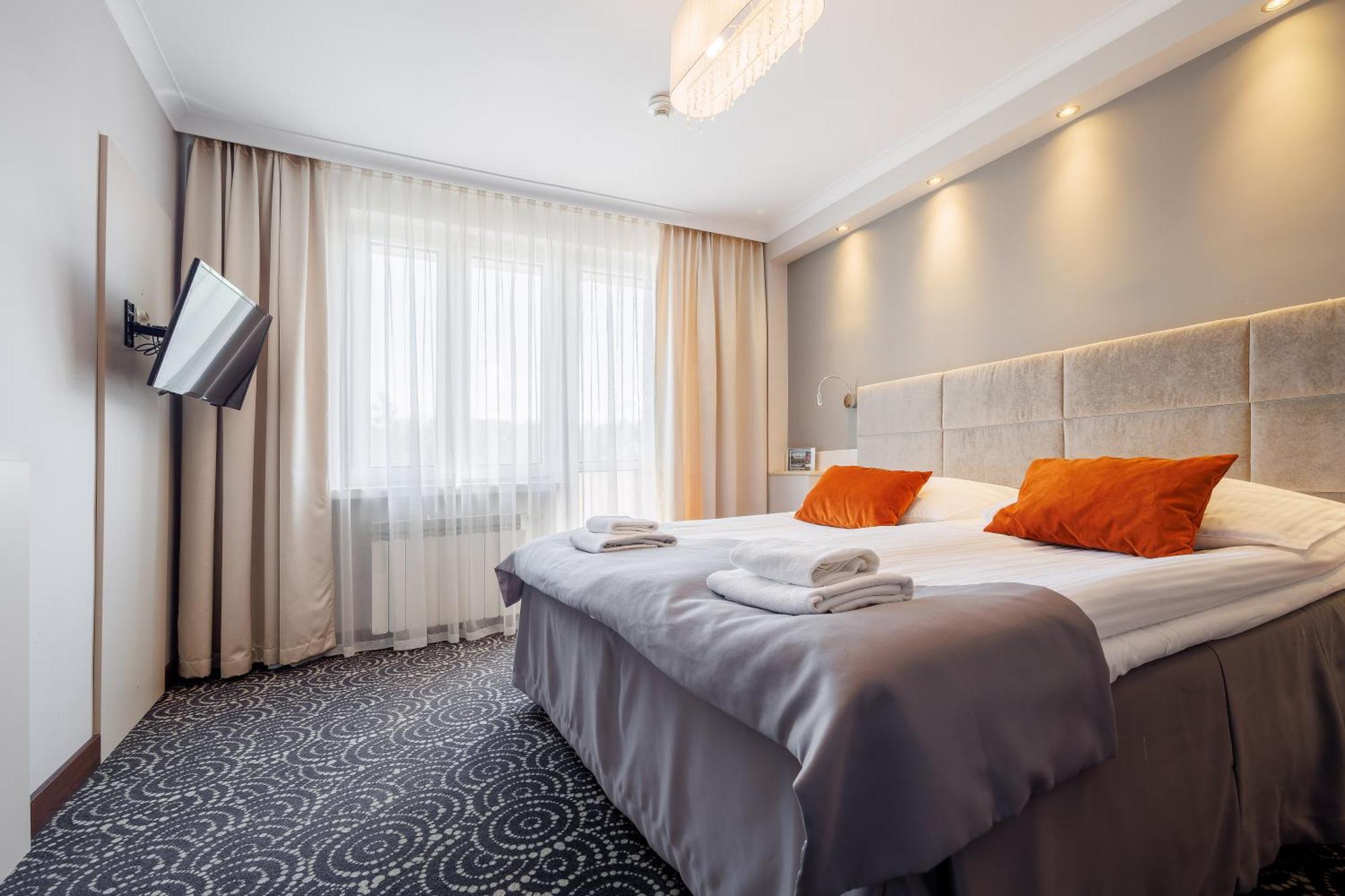 Hotel Cristal Park Tarnów Εξωτερικό φωτογραφία