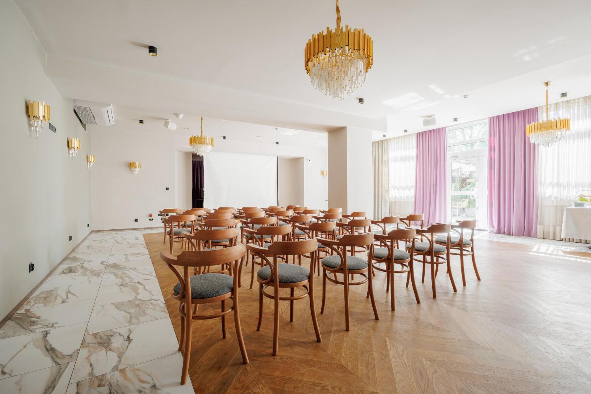 Hotel Cristal Park Tarnów Εξωτερικό φωτογραφία