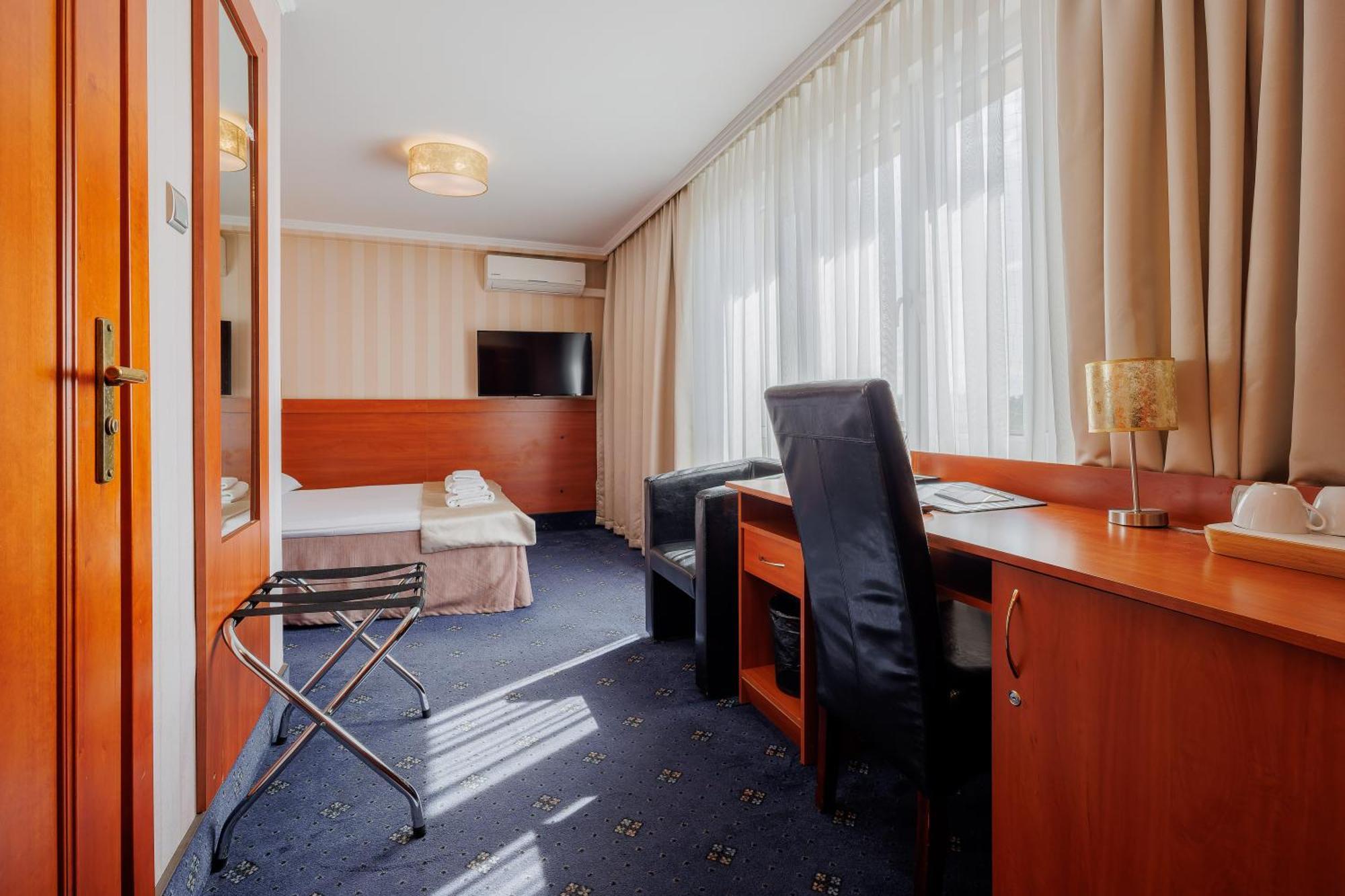 Hotel Cristal Park Tarnów Εξωτερικό φωτογραφία