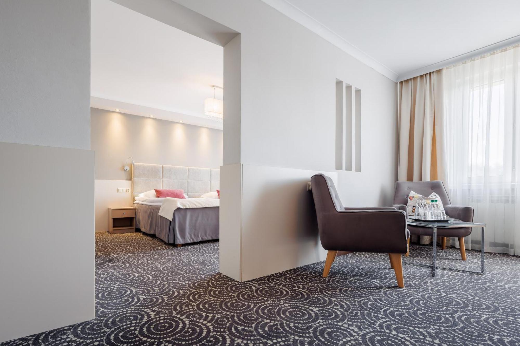 Hotel Cristal Park Tarnów Εξωτερικό φωτογραφία