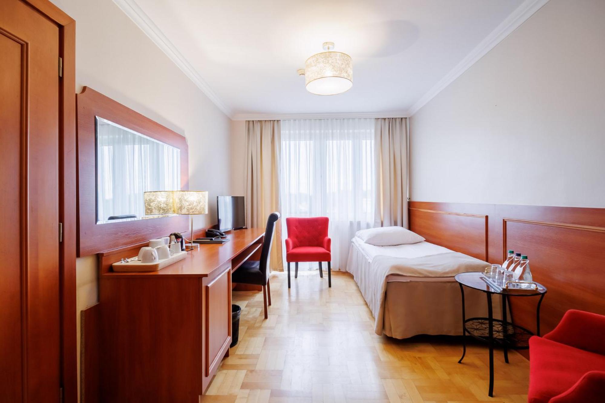 Hotel Cristal Park Tarnów Εξωτερικό φωτογραφία