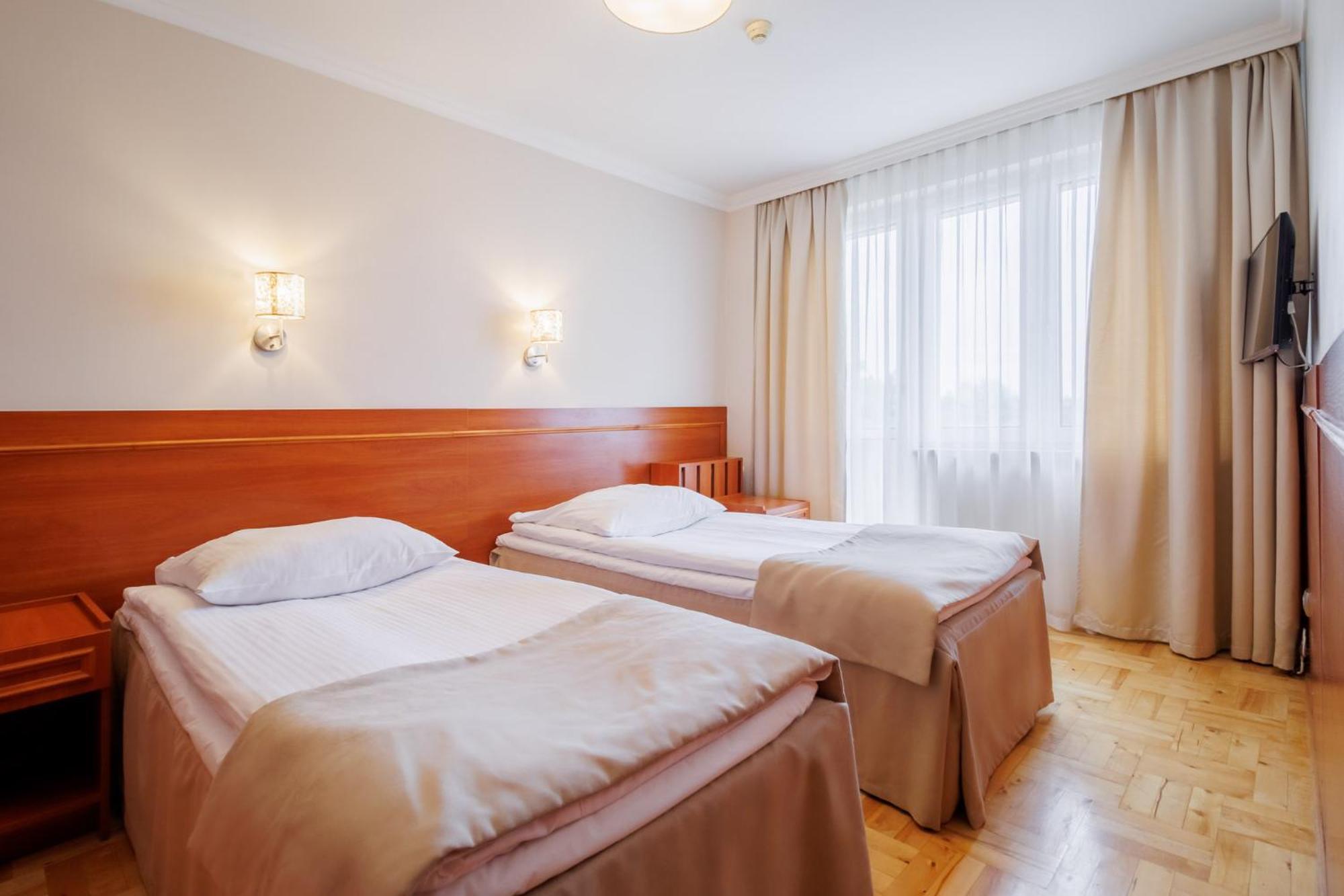 Hotel Cristal Park Tarnów Εξωτερικό φωτογραφία